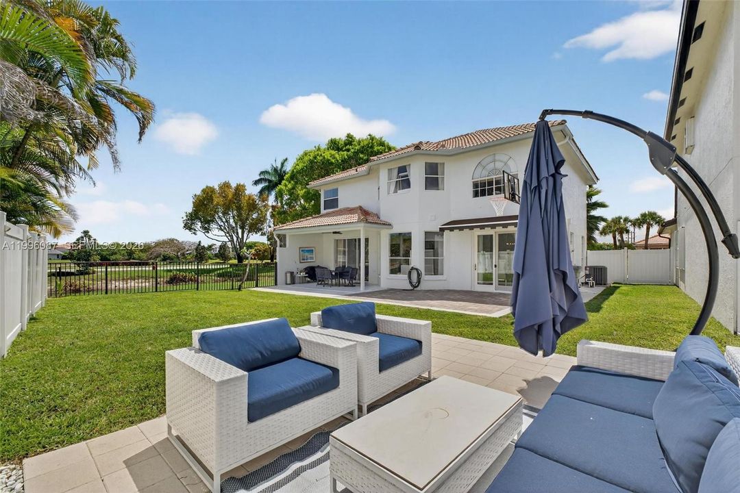 For Sale: $870,000 (4 beds, 2 baths, 2680 Square Feet)