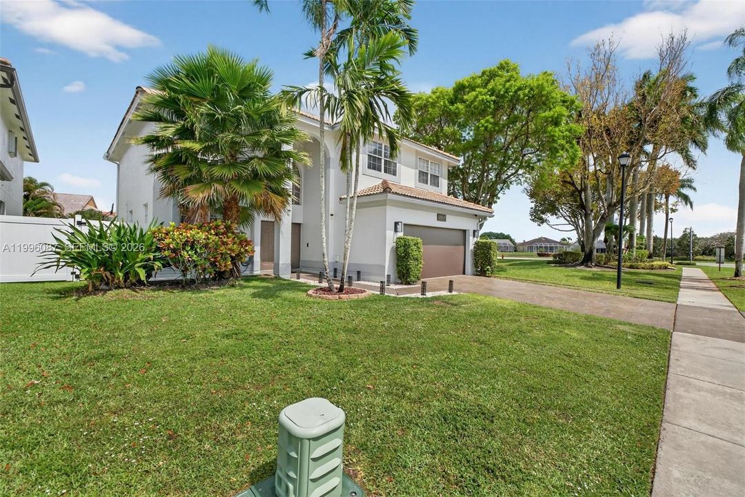 For Sale: $870,000 (4 beds, 2 baths, 2680 Square Feet)