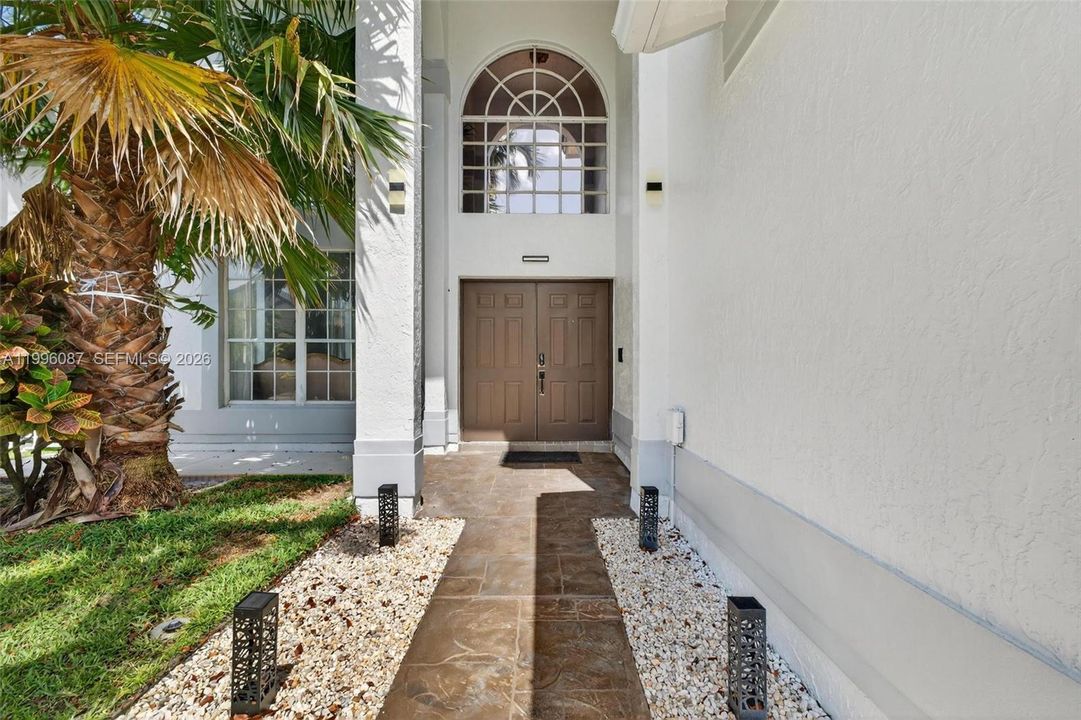 For Sale: $870,000 (4 beds, 2 baths, 2680 Square Feet)