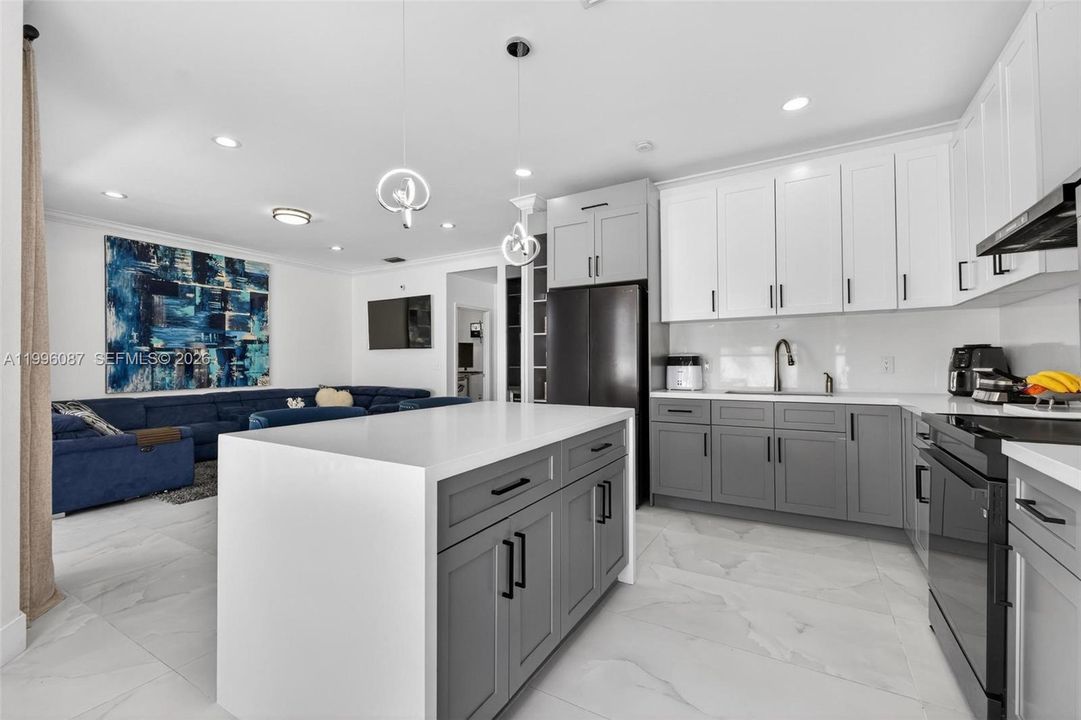 For Sale: $870,000 (4 beds, 2 baths, 2680 Square Feet)