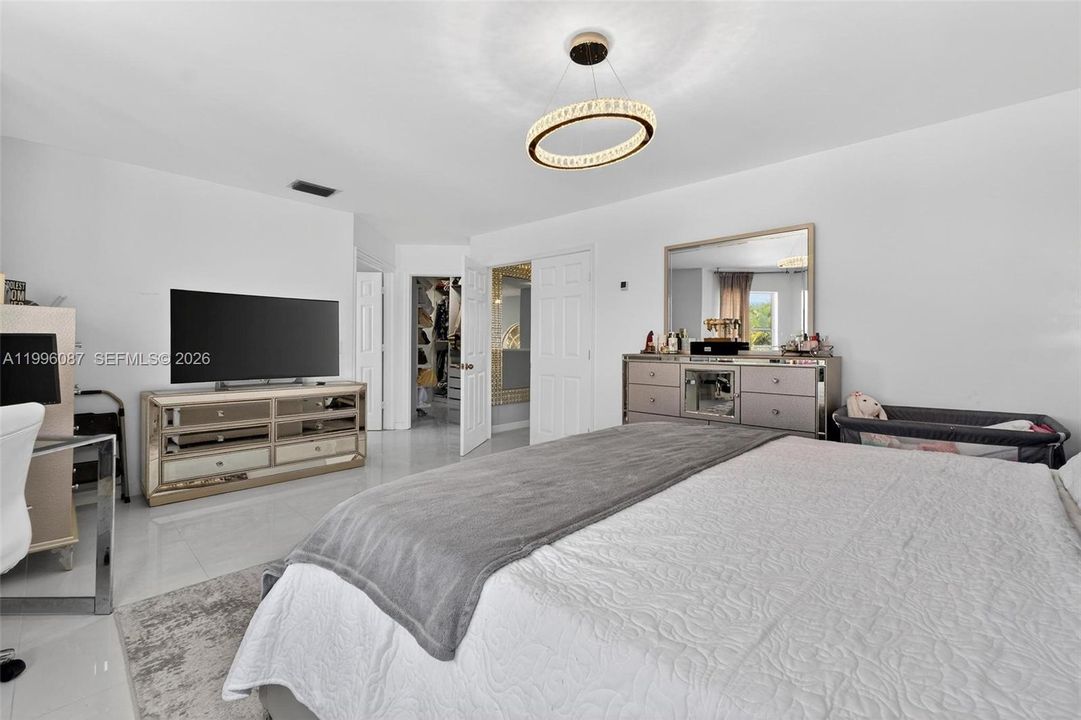 For Sale: $870,000 (4 beds, 2 baths, 2680 Square Feet)