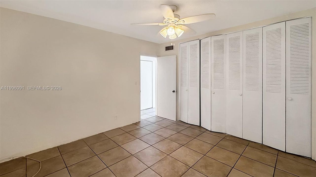 Active With Contract: $1,400 (1 beds, 1 baths, 576 Square Feet)