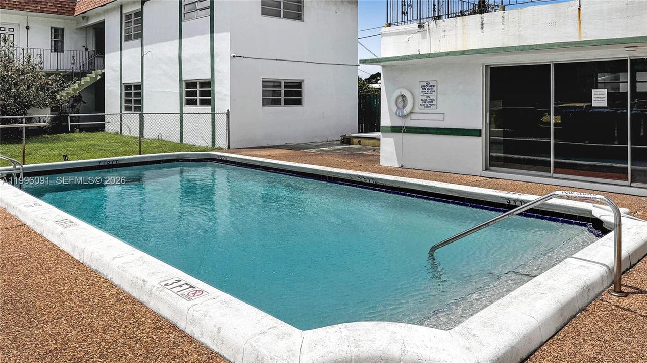 Active With Contract: $1,400 (1 beds, 1 baths, 576 Square Feet)