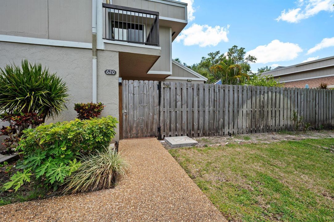 5-web-or-mls-620-commodore-dr