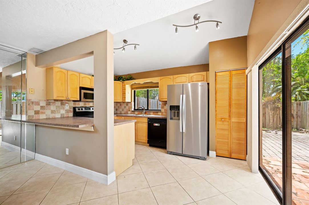 14-web-or-mls-620-commodore-dr