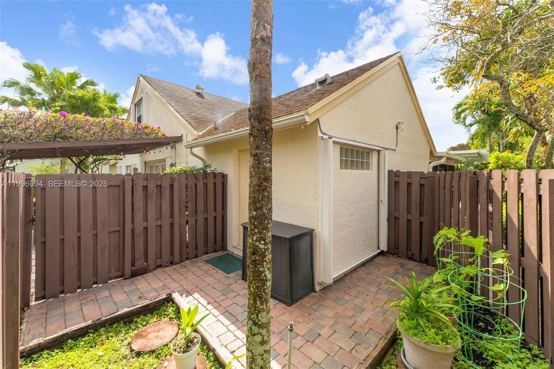 Недавно продано: $745,000 (3 спален, 3 ванн, 1863 Квадратных фут)