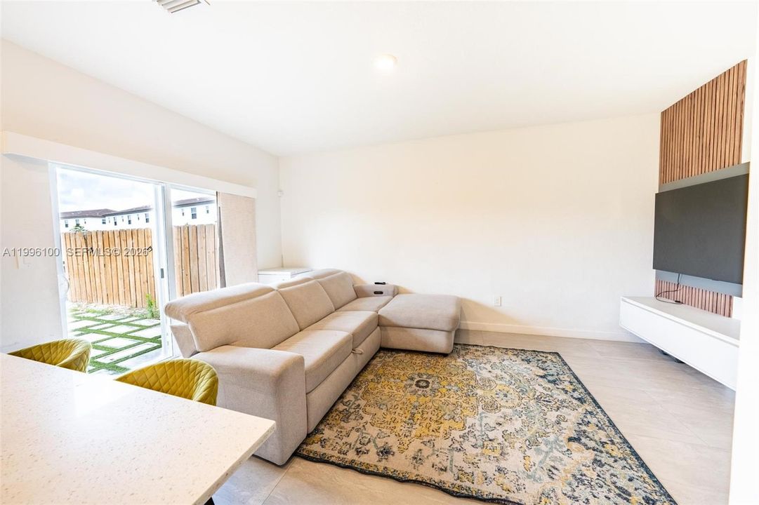 En Venta: $510,000 (3 camas, 2 baños, 1612 Pies cuadrados)