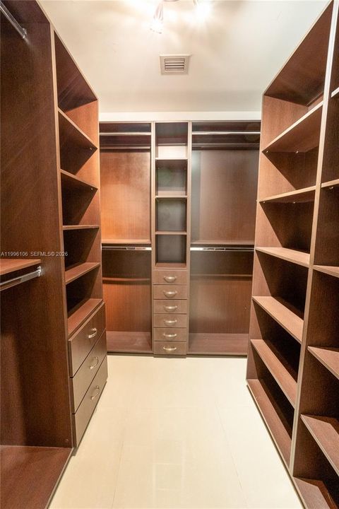 В аренду: $6,400 (2 спален, 3 ванн, 1870 Квадратных фут)