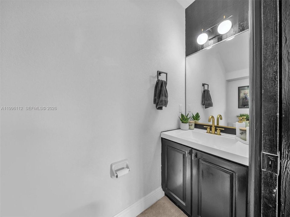 1/2 Bathroom