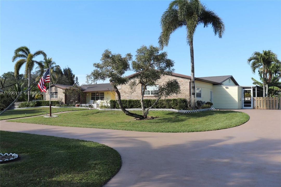 For Sale: $2,400,000 (6 beds, 3 baths, 3643 Square Feet)