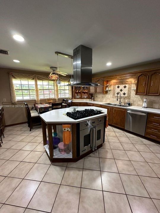 For Sale: $2,400,000 (6 beds, 3 baths, 3643 Square Feet)