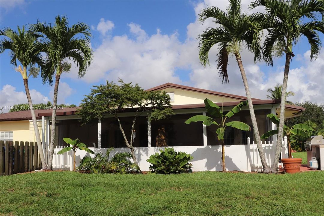 For Sale: $2,400,000 (6 beds, 3 baths, 3643 Square Feet)