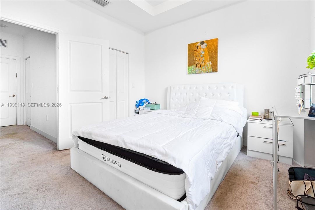 Active With Contract: $434,000 (3 beds, 3 baths, 1320 Square Feet)
