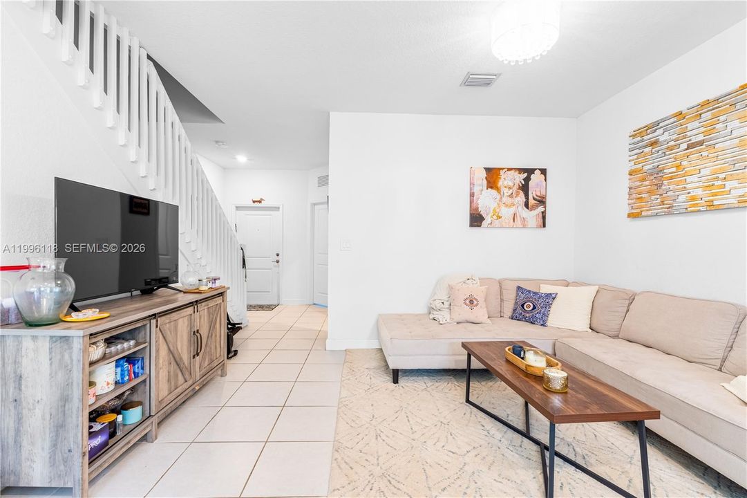 Active With Contract: $434,000 (3 beds, 3 baths, 1320 Square Feet)
