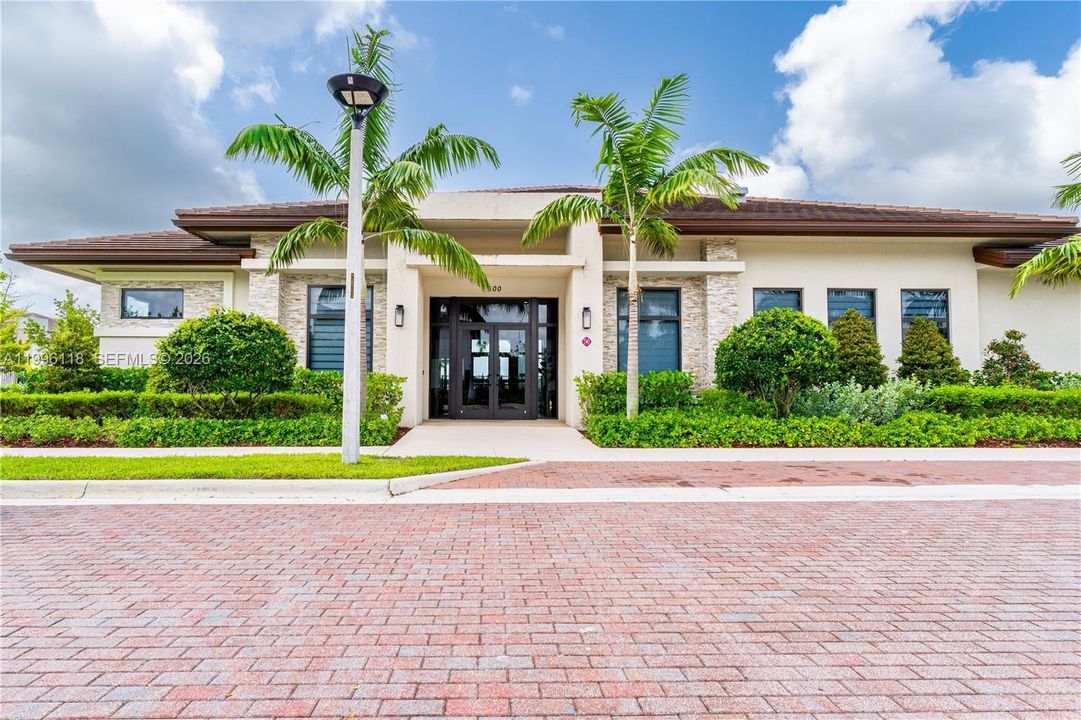 Active With Contract: $434,000 (3 beds, 3 baths, 1320 Square Feet)