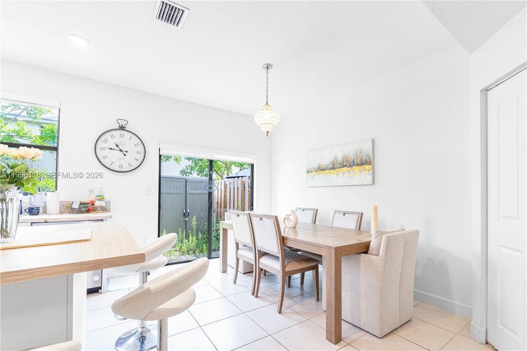 Active With Contract: $434,000 (3 beds, 3 baths, 1320 Square Feet)