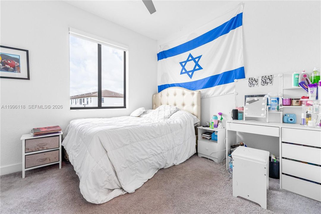 Active With Contract: $434,000 (3 beds, 3 baths, 1320 Square Feet)