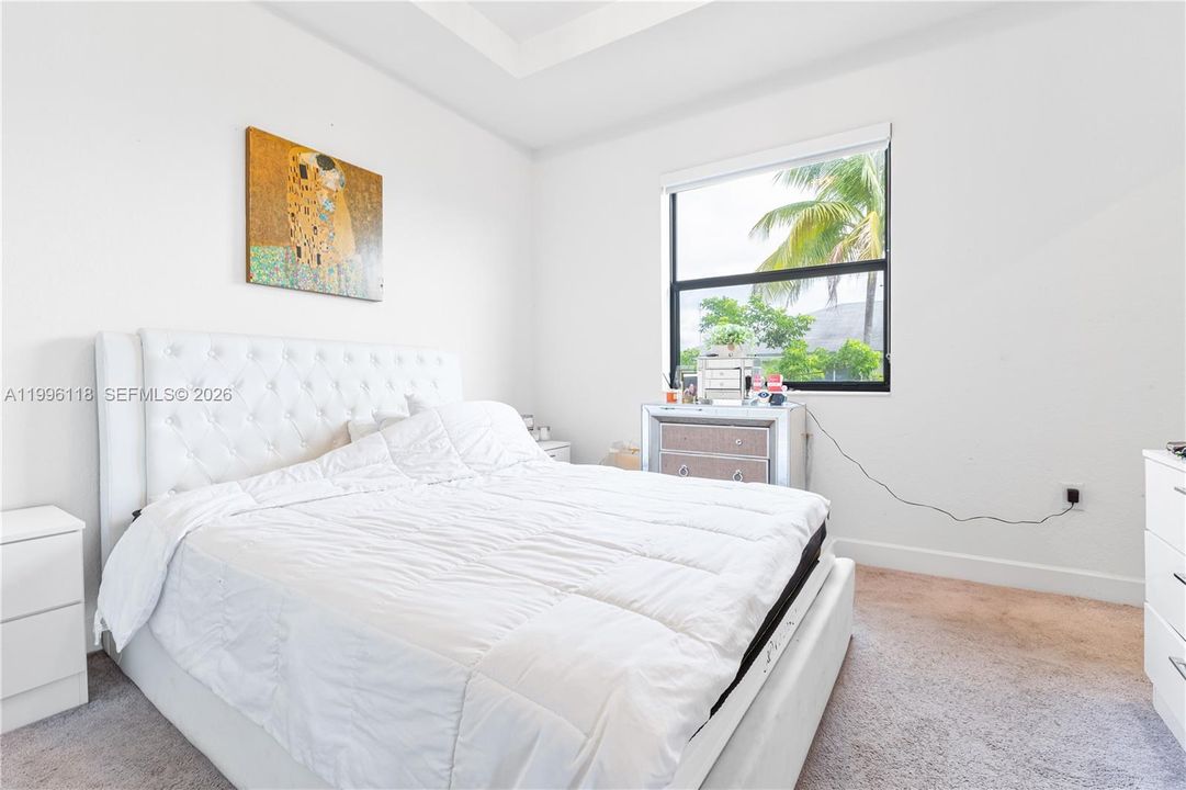 Active With Contract: $434,000 (3 beds, 3 baths, 1320 Square Feet)