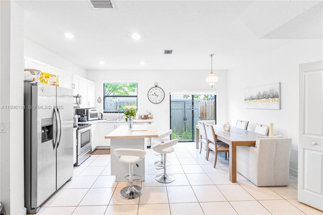 Active With Contract: $434,000 (3 beds, 3 baths, 1320 Square Feet)