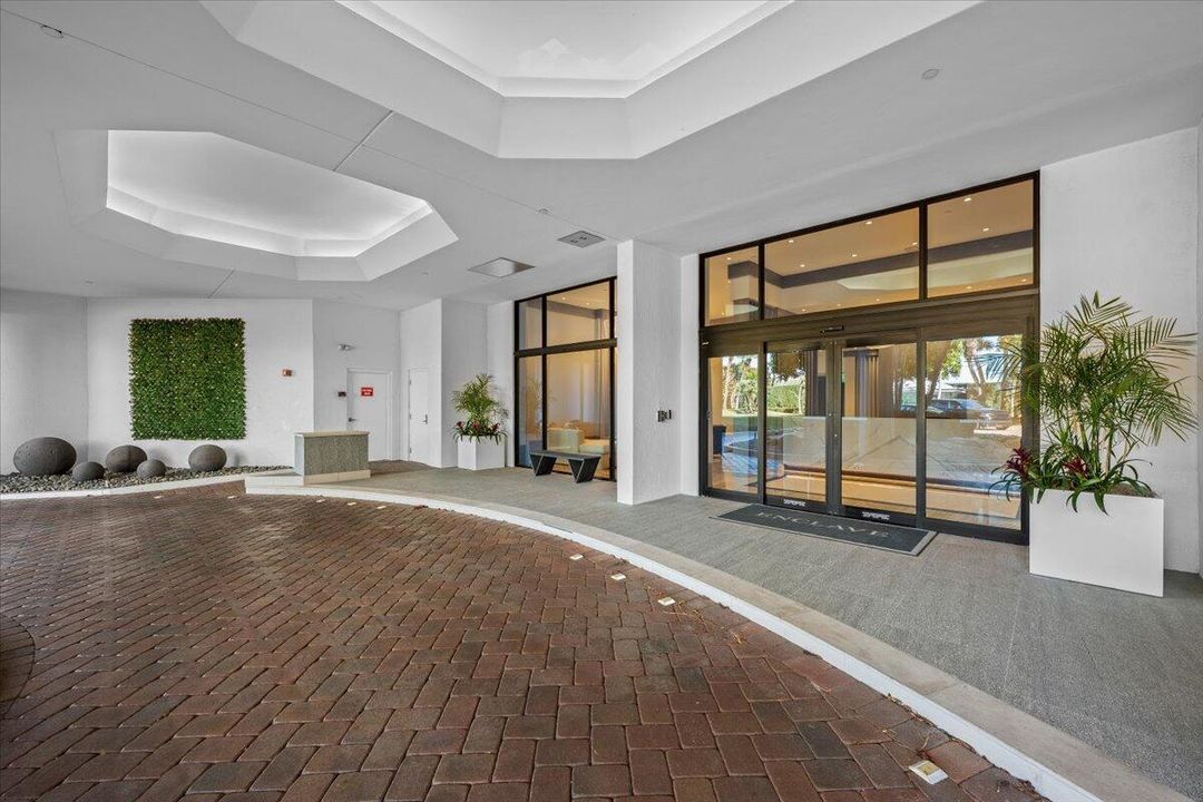 Porte Cochere Driveway and Entry