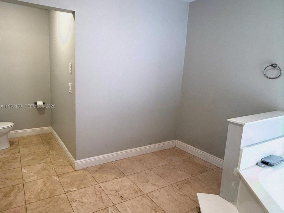 Activo con contrato: $5,800 (4 camas, 3 baños, 2671 Pies cuadrados)