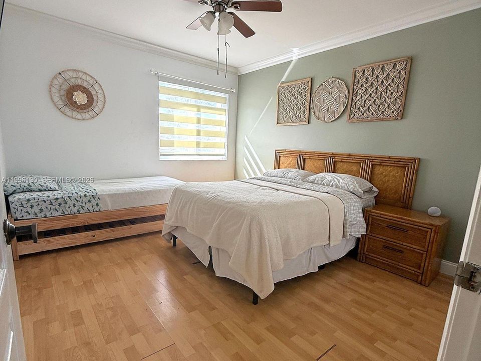 Activo con contrato: $5,800 (4 camas, 3 baños, 2671 Pies cuadrados)