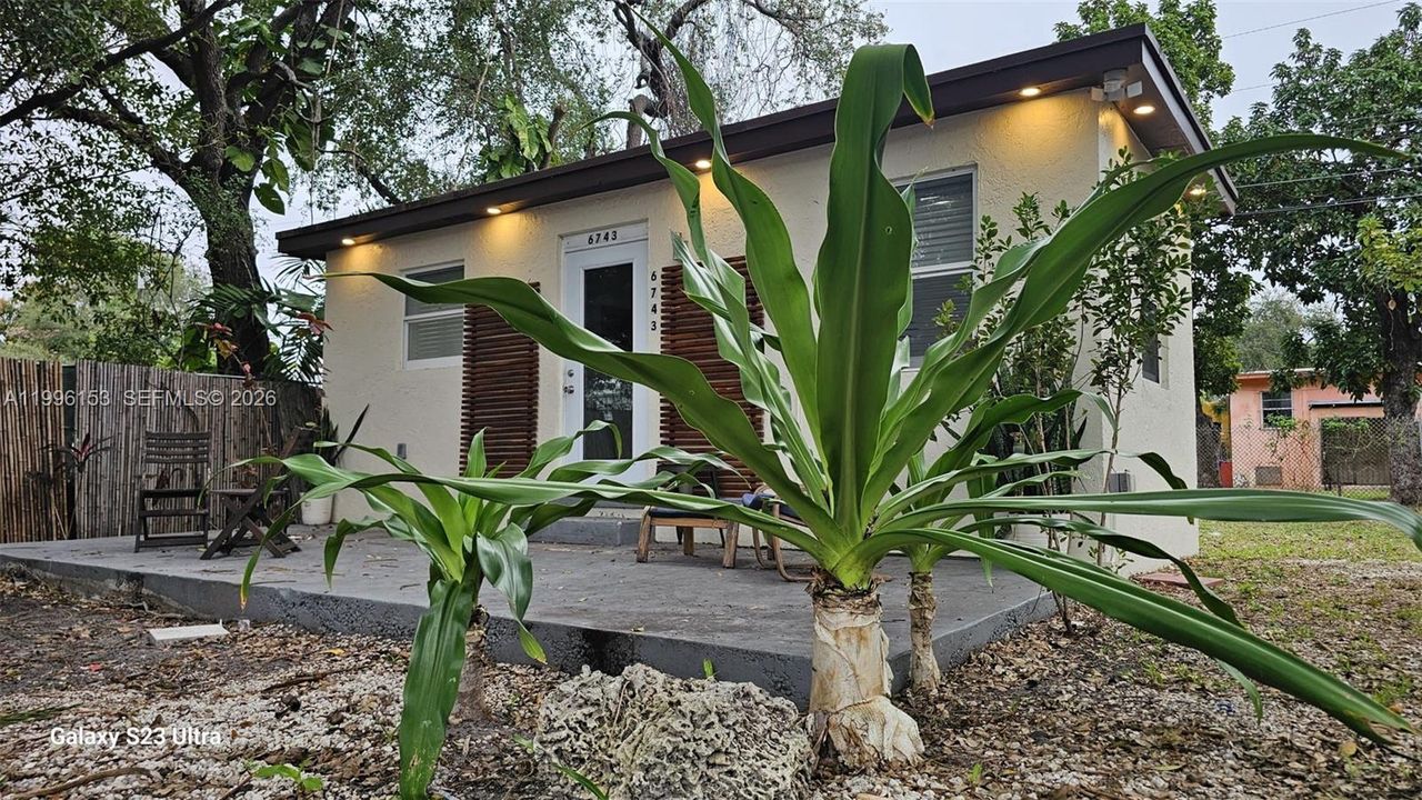For Sale: $485,000 (3 beds, 1 baths, 753 Square Feet)