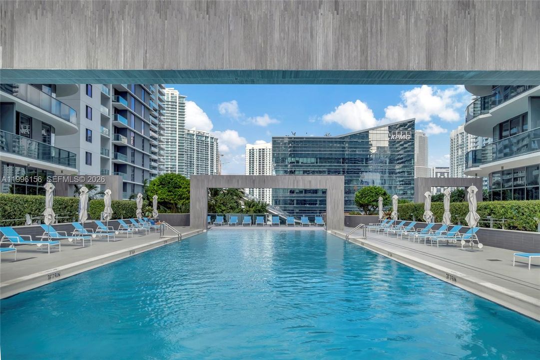 For Sale: $520,000 (1 beds, 2 baths, 2176 Square Feet)