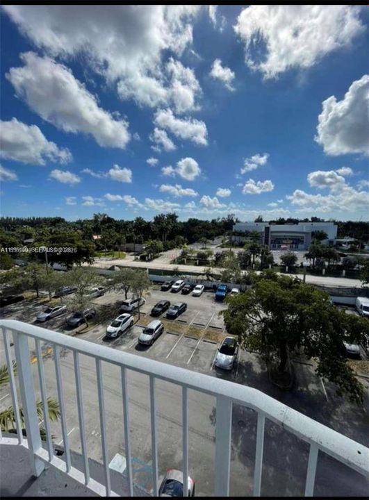 For Sale: $113,999 (1 beds, 1 baths, 826 Square Feet)