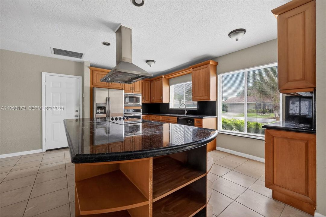 Active With Contract: $699,900 (2 beds, 2 baths, 1473 Square Feet)