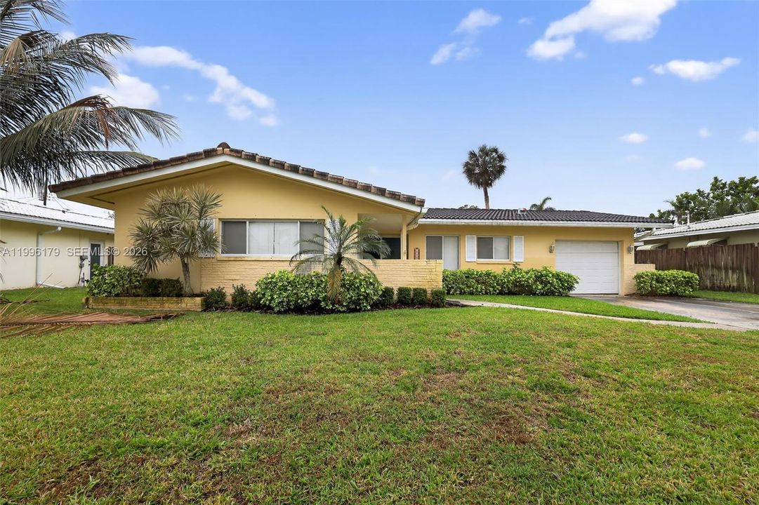 Active With Contract: $699,900 (2 beds, 2 baths, 1473 Square Feet)