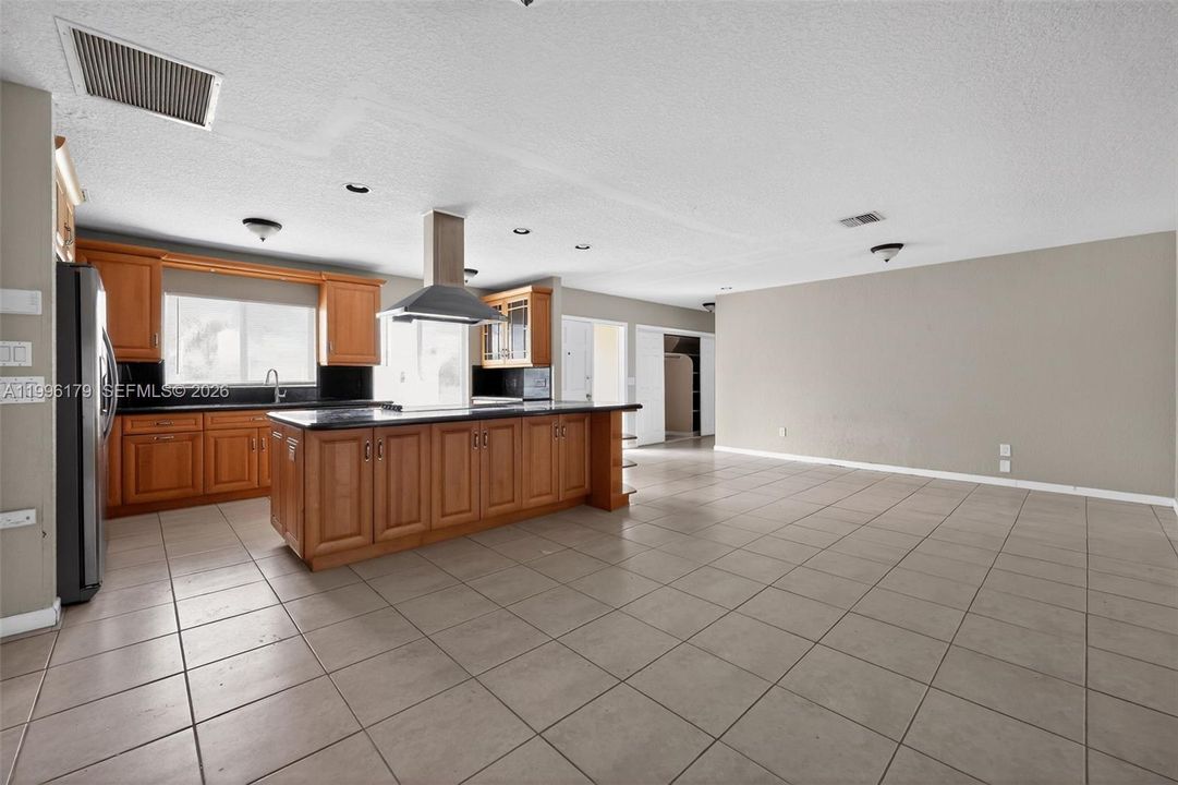 Active With Contract: $699,900 (2 beds, 2 baths, 1473 Square Feet)