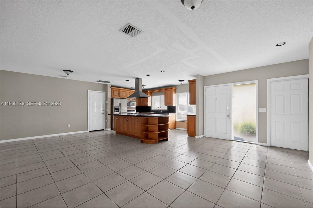 Active With Contract: $699,900 (2 beds, 2 baths, 1473 Square Feet)