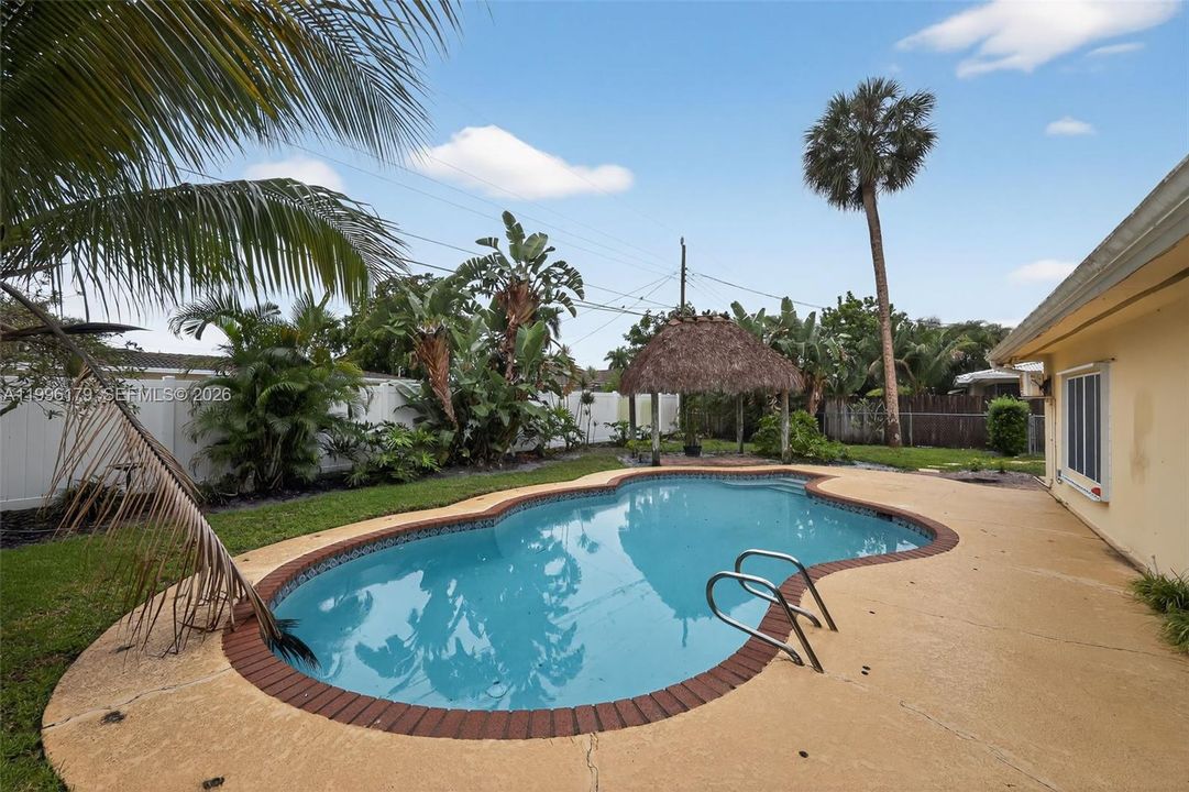 Active With Contract: $699,900 (2 beds, 2 baths, 1473 Square Feet)