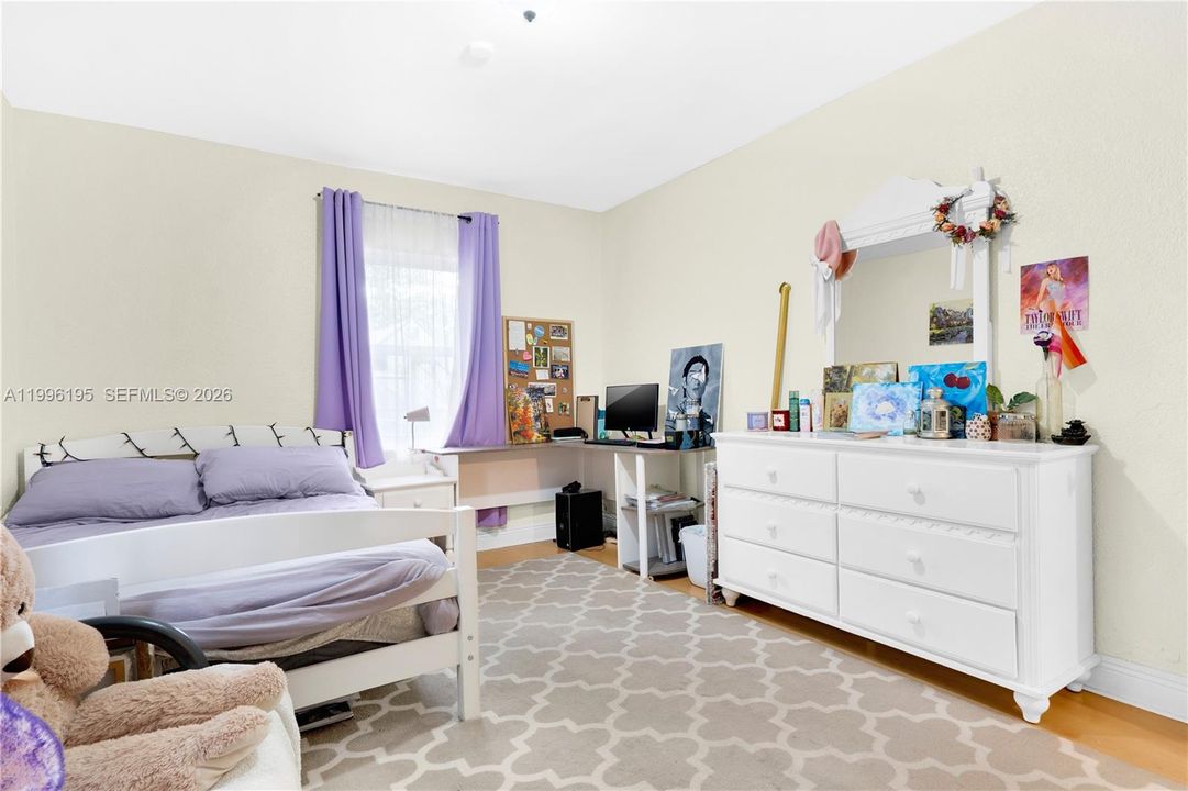 En Venta: $685,000 (3 camas, 2 baños, 1260 Pies cuadrados)