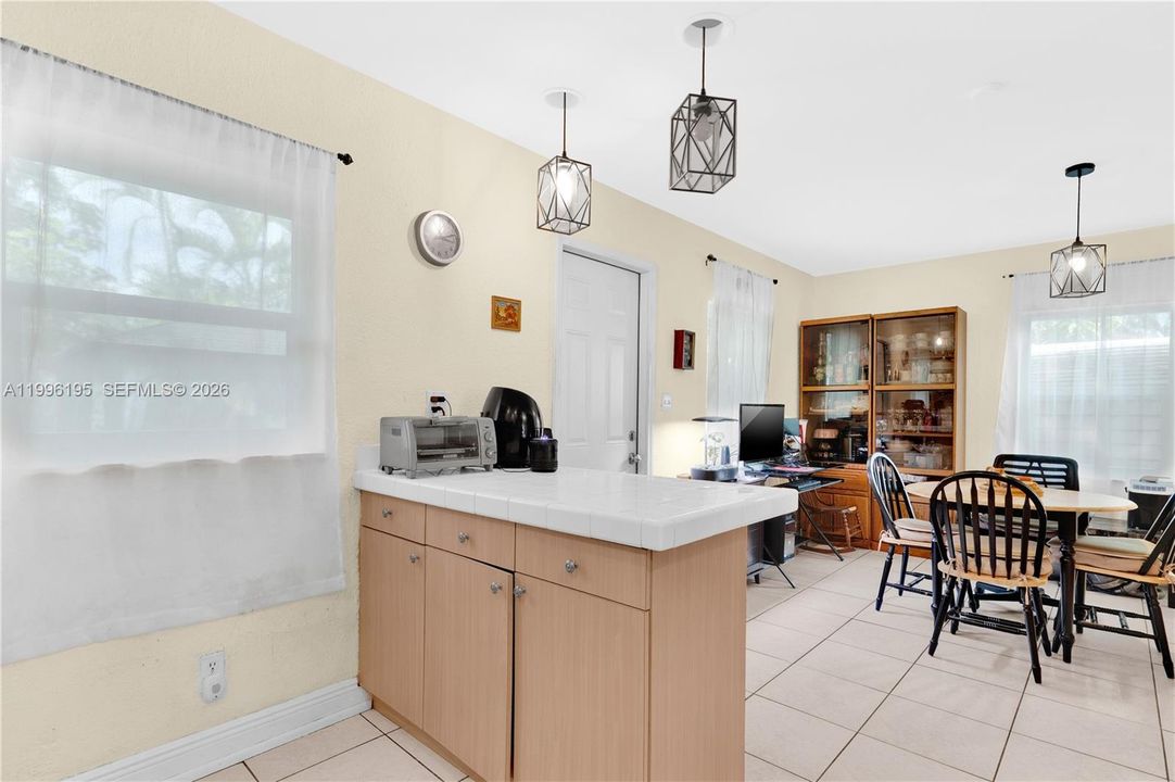 En Venta: $685,000 (3 camas, 2 baños, 1260 Pies cuadrados)
