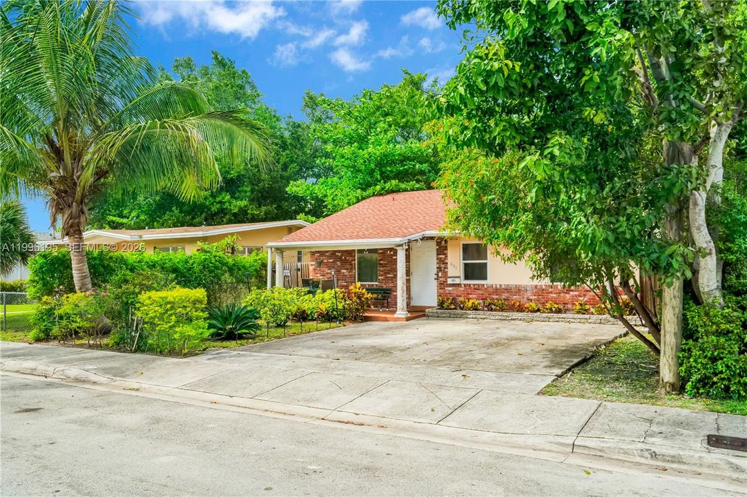 En Venta: $685,000 (3 camas, 2 baños, 1260 Pies cuadrados)