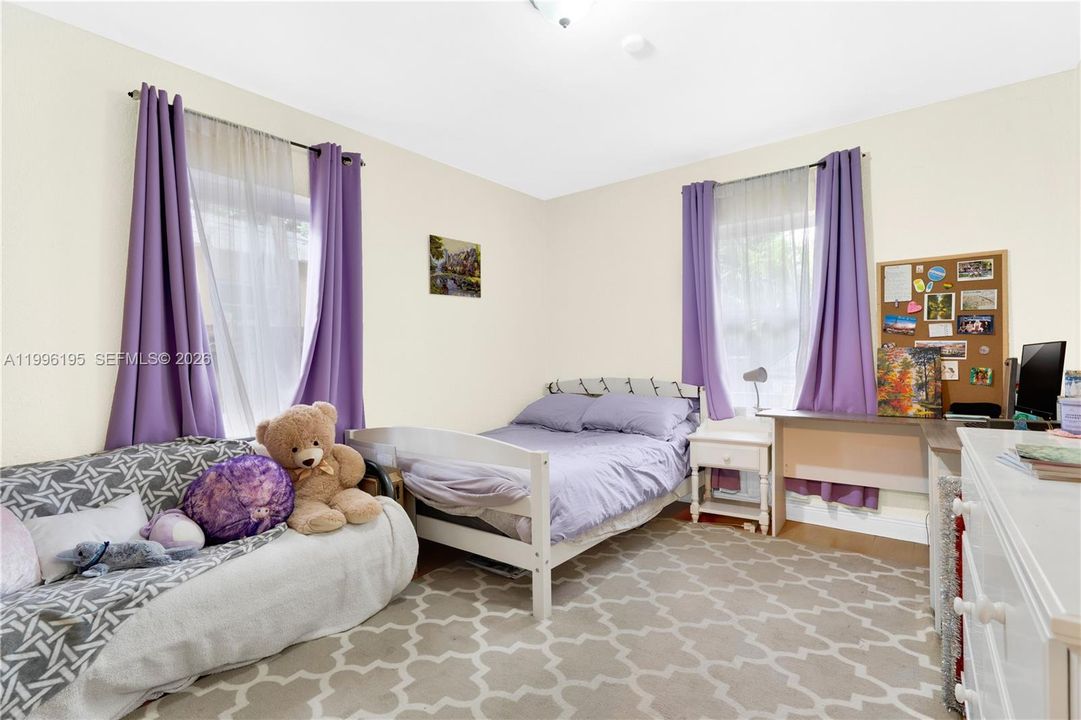 En Venta: $685,000 (3 camas, 2 baños, 1260 Pies cuadrados)