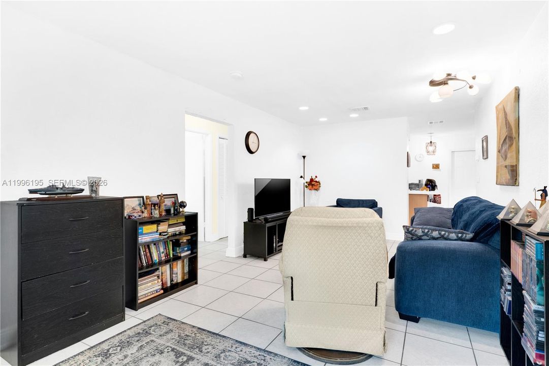 En Venta: $685,000 (3 camas, 2 baños, 1260 Pies cuadrados)