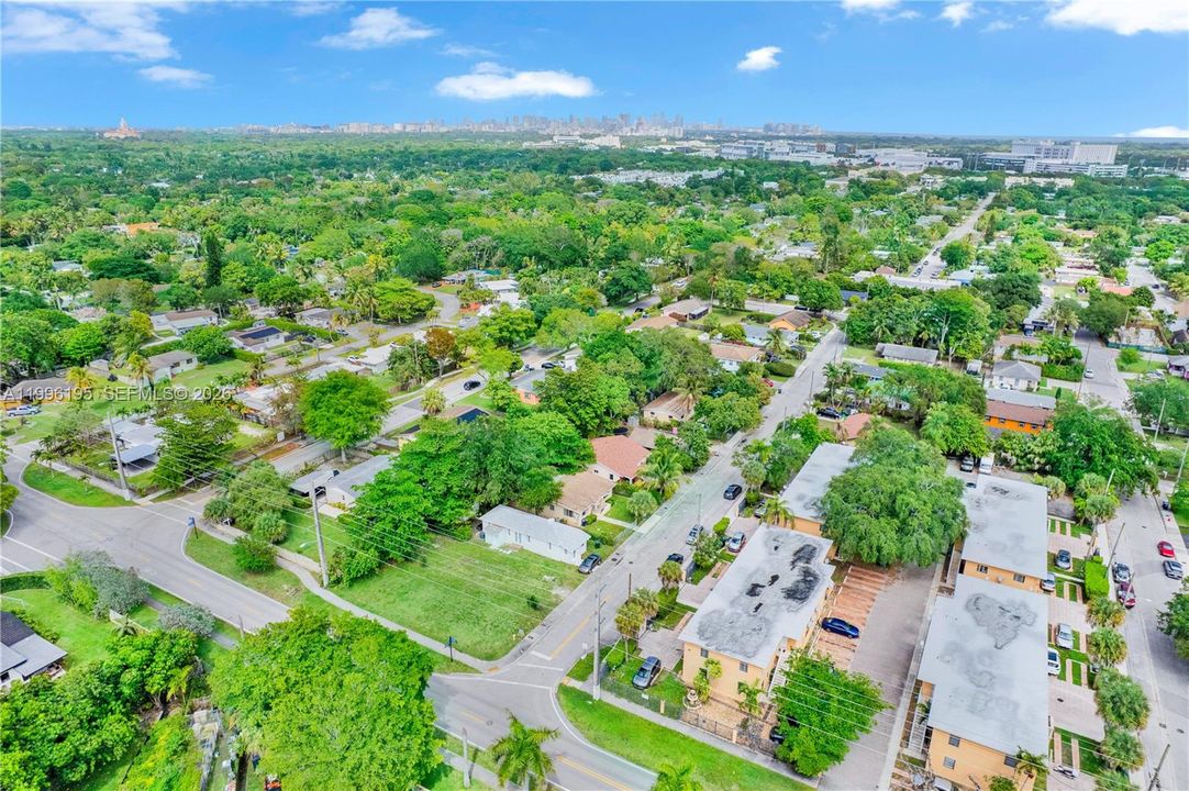 En Venta: $685,000 (3 camas, 2 baños, 1260 Pies cuadrados)