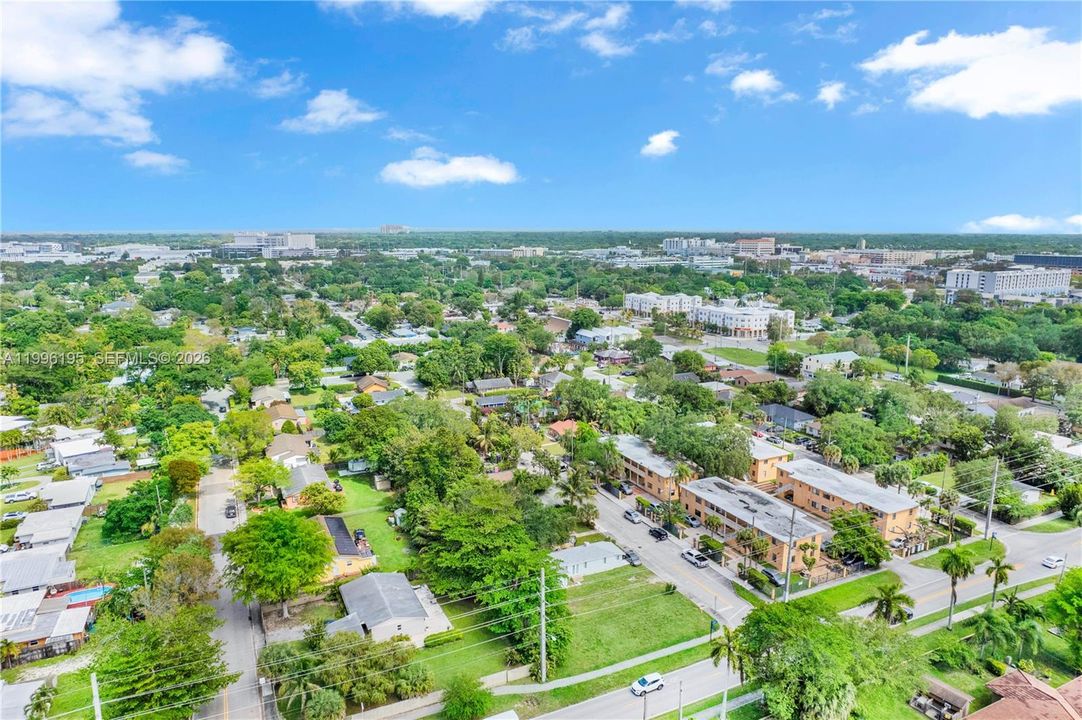 En Venta: $685,000 (3 camas, 2 baños, 1260 Pies cuadrados)
