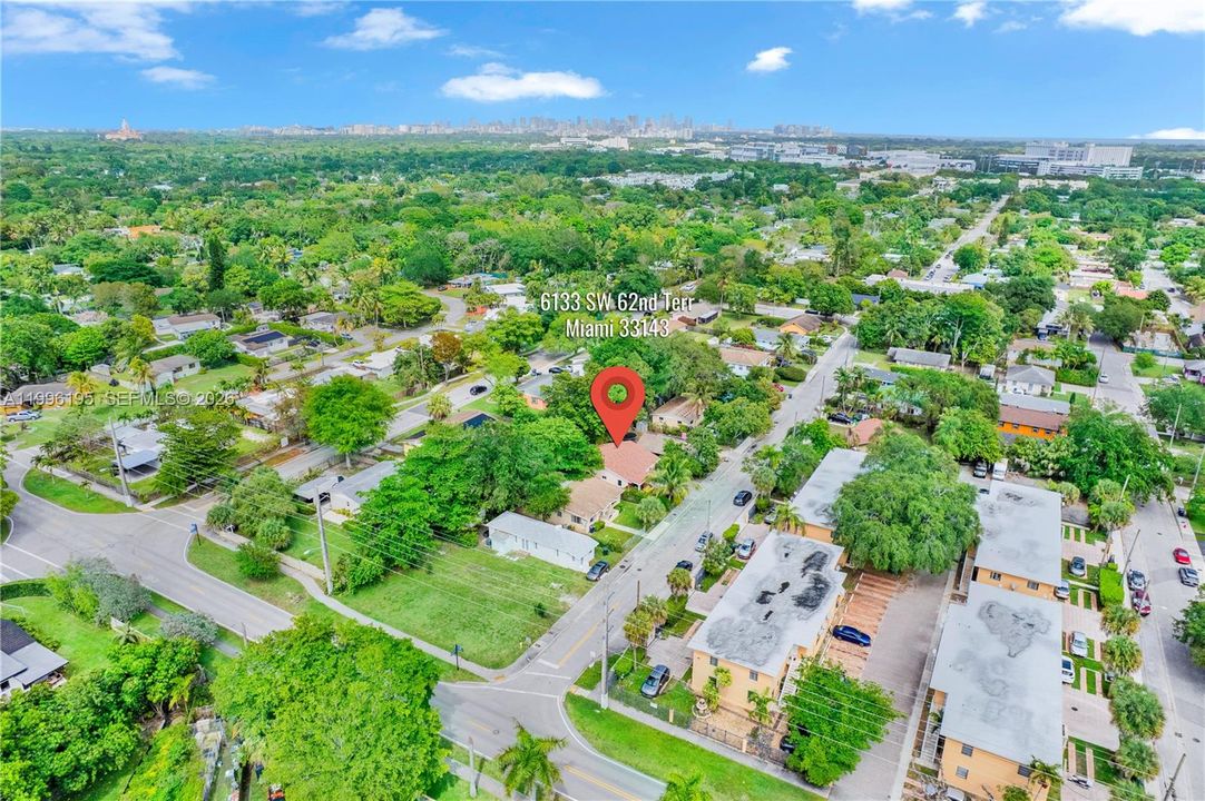 En Venta: $685,000 (3 camas, 2 baños, 1260 Pies cuadrados)
