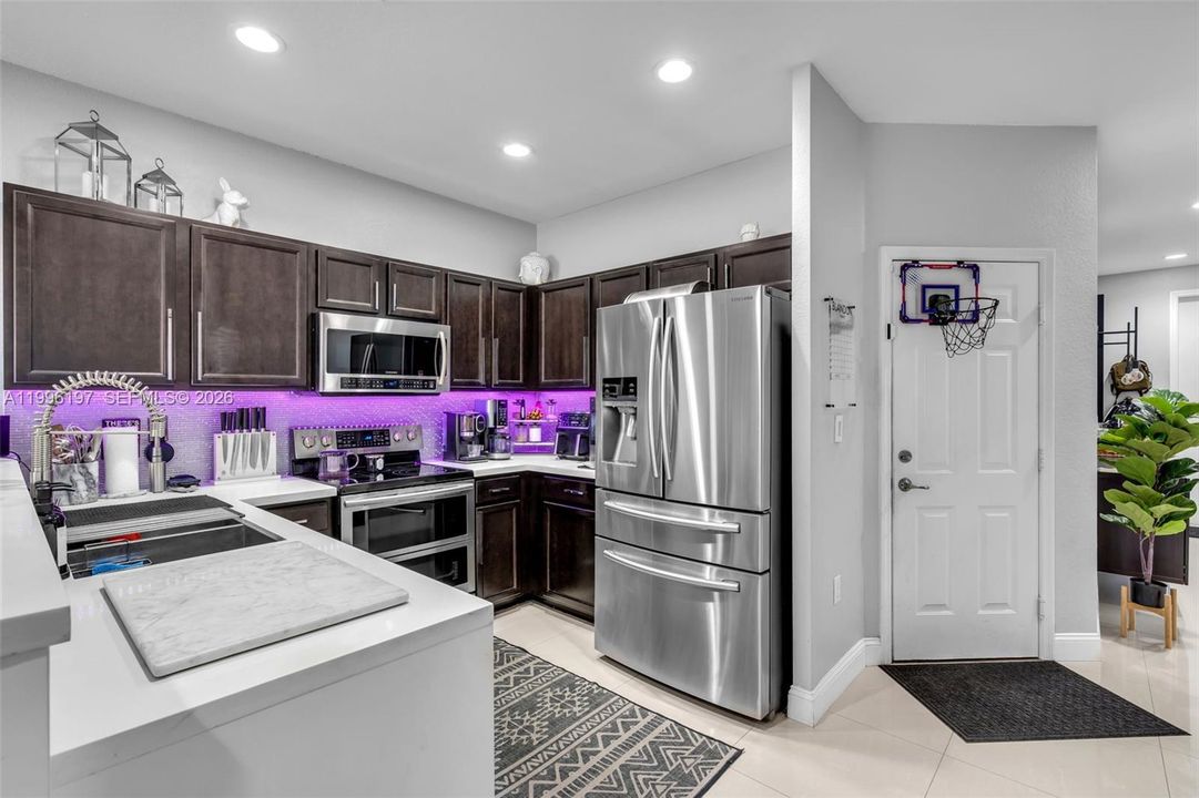 Activo con contrato: $539,900 (3 camas, 3 baños, 1910 Pies cuadrados)