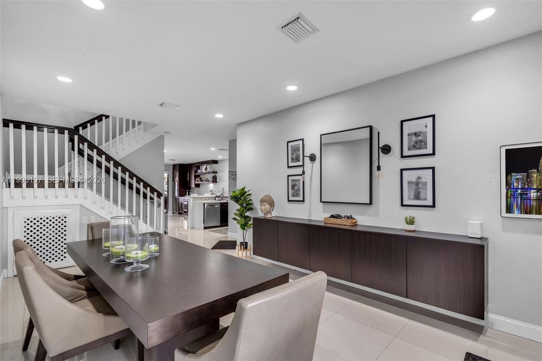 Activo con contrato: $539,900 (3 camas, 3 baños, 1910 Pies cuadrados)