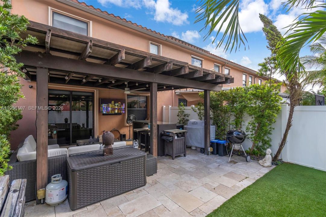 Activo con contrato: $539,900 (3 camas, 3 baños, 1910 Pies cuadrados)