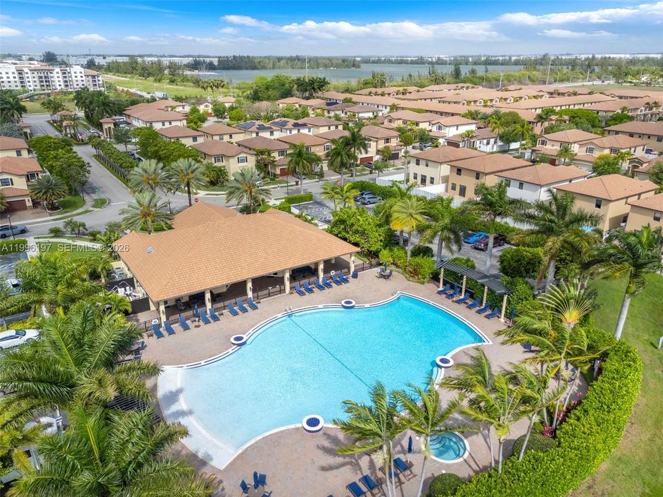 Activo con contrato: $539,900 (3 camas, 3 baños, 1910 Pies cuadrados)