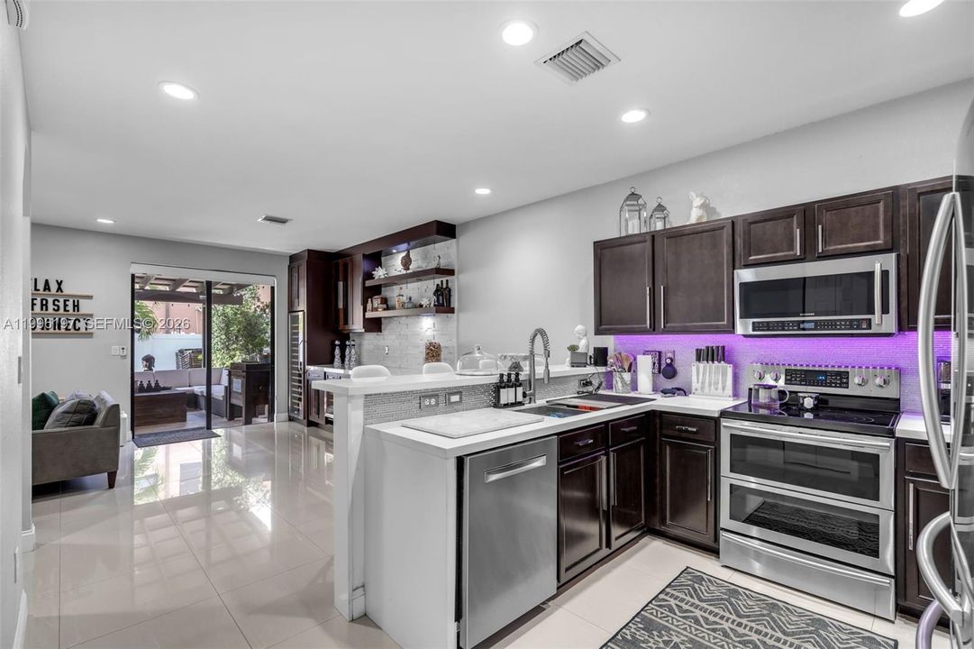 Activo con contrato: $539,900 (3 camas, 3 baños, 1910 Pies cuadrados)