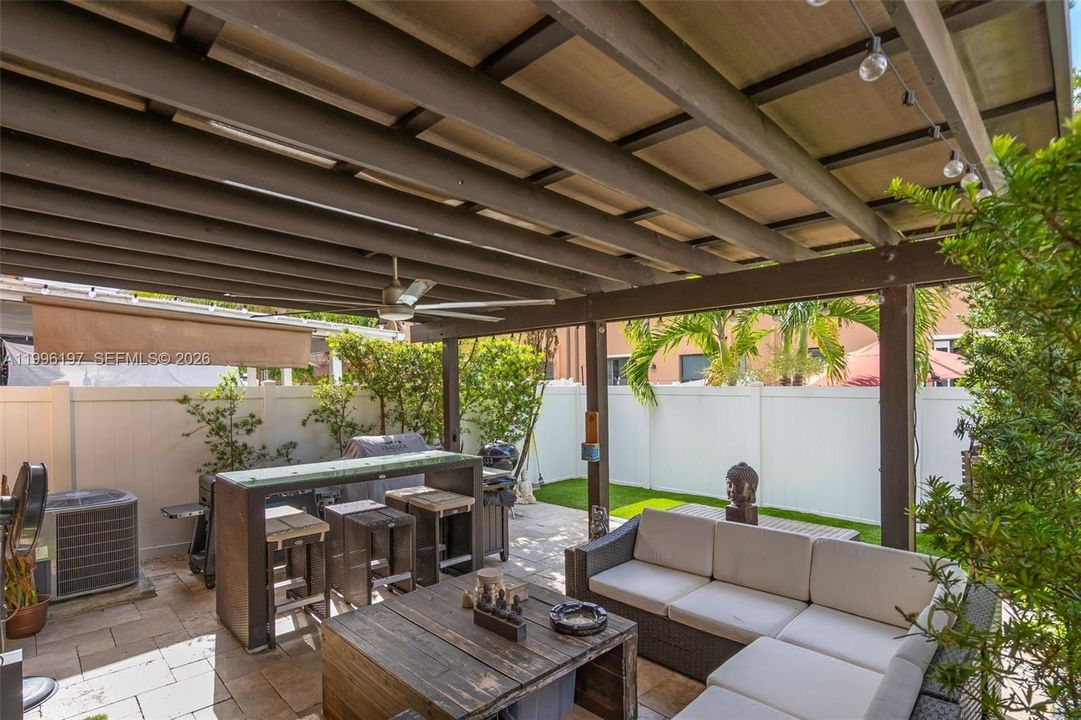 Activo con contrato: $539,900 (3 camas, 3 baños, 1910 Pies cuadrados)