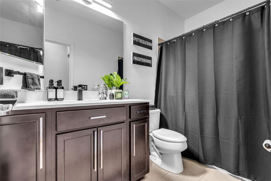 Activo con contrato: $539,900 (3 camas, 3 baños, 1910 Pies cuadrados)