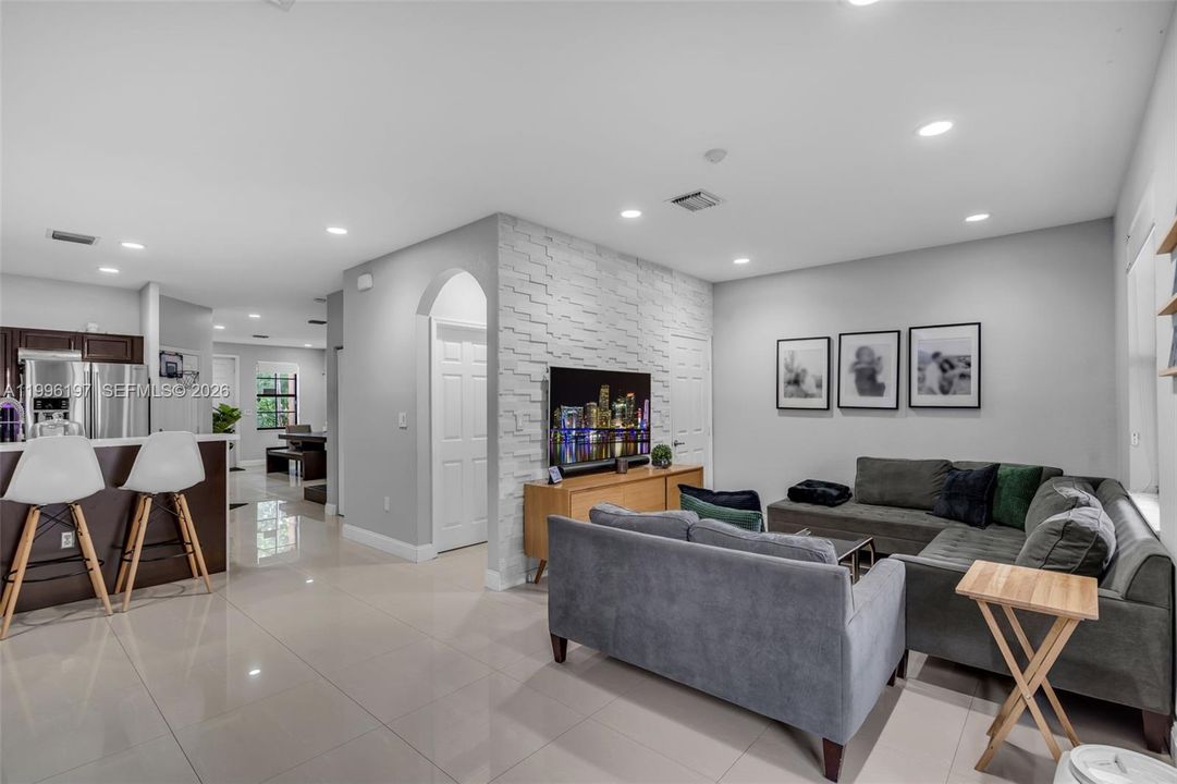 Activo con contrato: $539,900 (3 camas, 3 baños, 1910 Pies cuadrados)